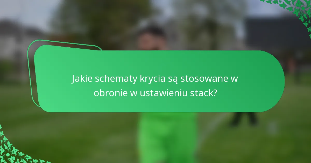Jakie schematy krycia są stosowane w obronie w ustawieniu stack?
